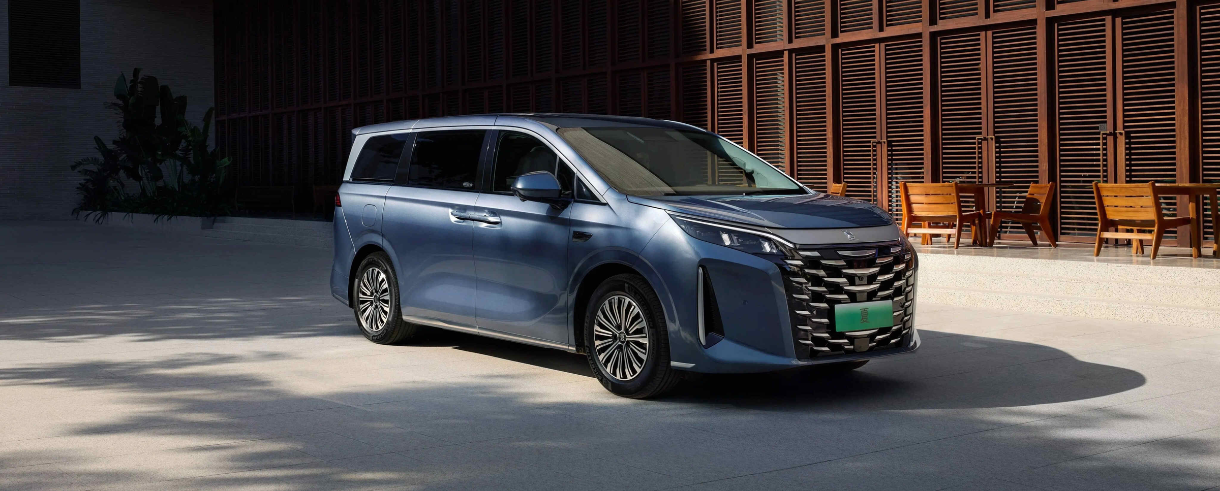 BYD M9