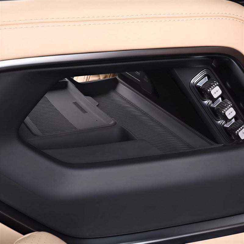Compartimento de almacenamiento de doble capa para la consola central inferior del Denza B8