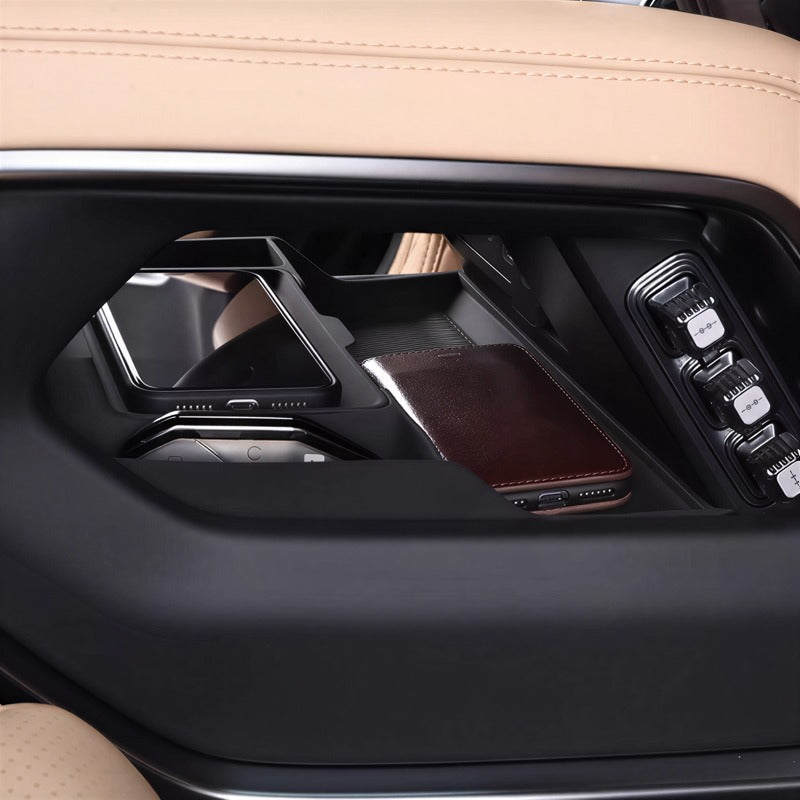 Compartimento de almacenamiento de doble capa para la consola central inferior del Denza B8