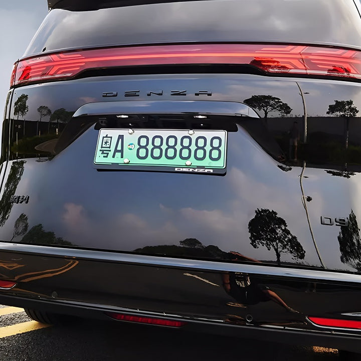 Embellecedor del emblema trasero para DENZA